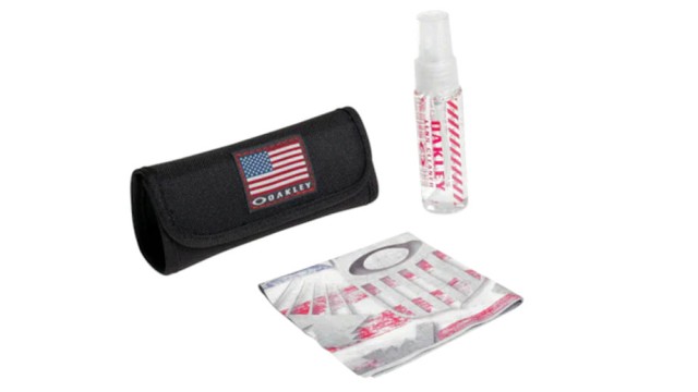 OAKLEY USA Flag Lens Cleaning Kit